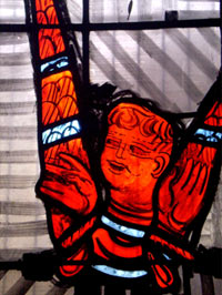 Fröhlicher Engel - Glasfenster von Charles Crodel, Dreikönigskirche