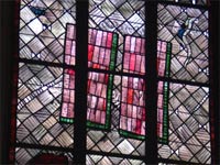 Tafeln mit den 10 Geboten - Ausschnitt aus Ostfenster von Charles Crodel, Dreikönigskirche