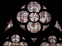 Verhülltes Kreuz, Südfenster von Charles Crodel, Dreikönigskirche