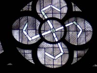 Verhülltes Kreuz, Nordfenster von Charles Crodel, Dreikönigskirche