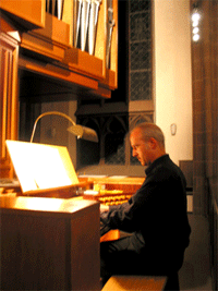 Andreas Köhs an der Orgel